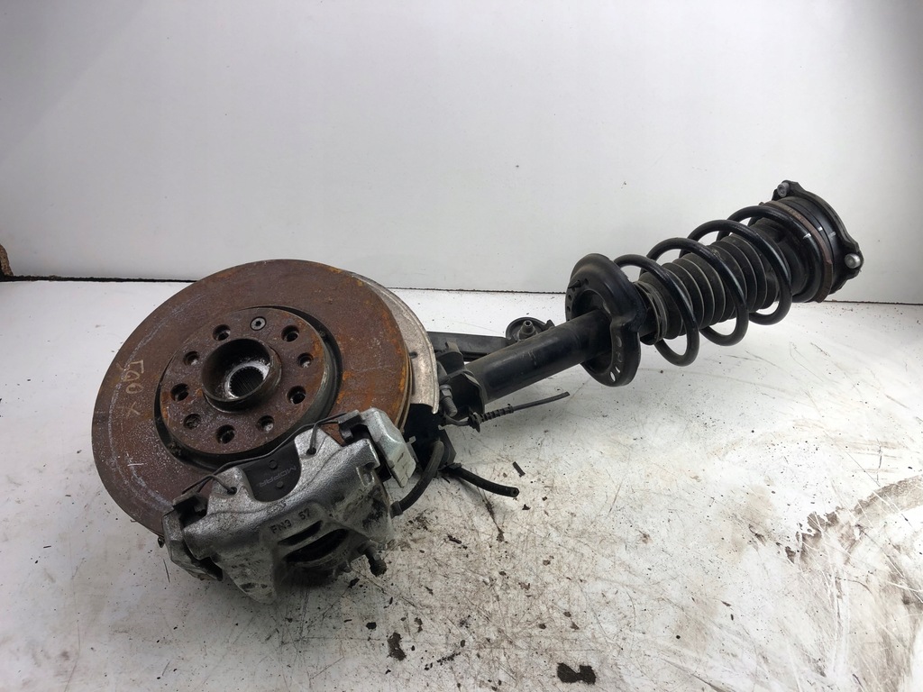 фото №1, Fiat 500x амортизационная стойка поворотный кулак правый перед