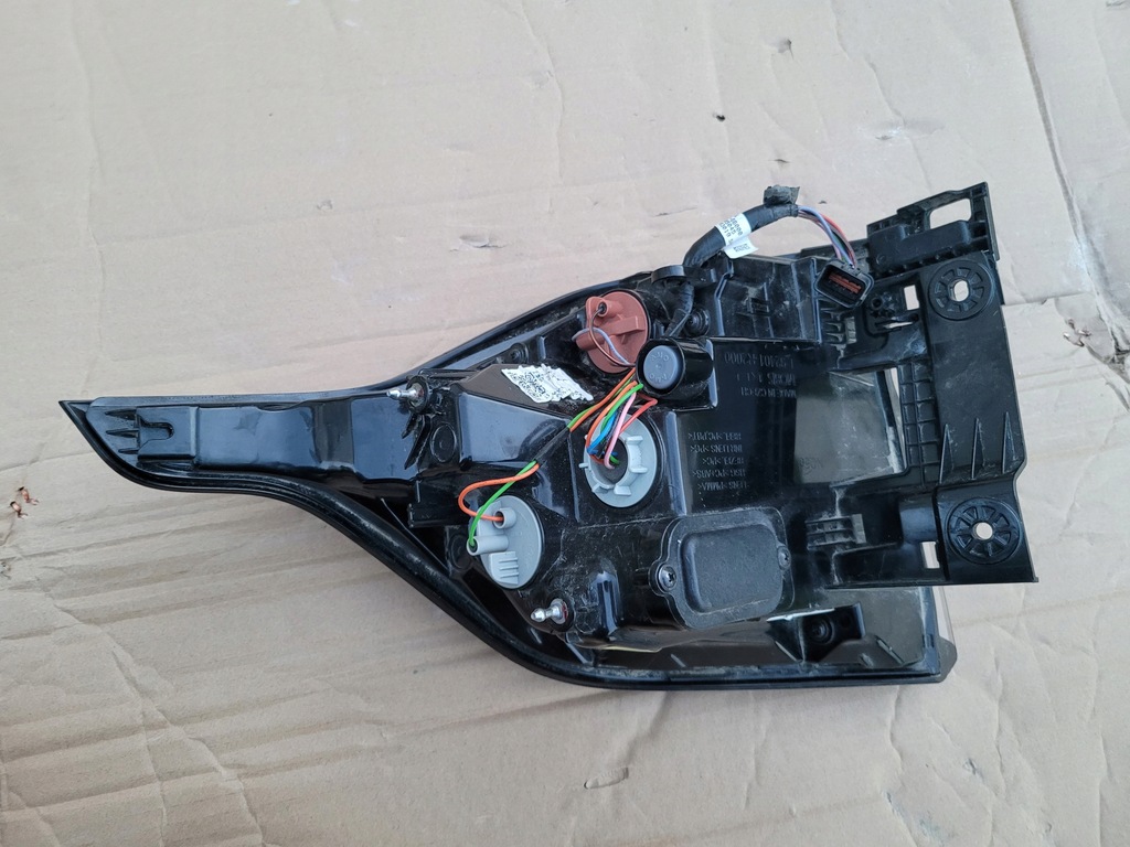 фото №4, Лампа правая задняя задняя kia sportage 5 v led 92402-r2100