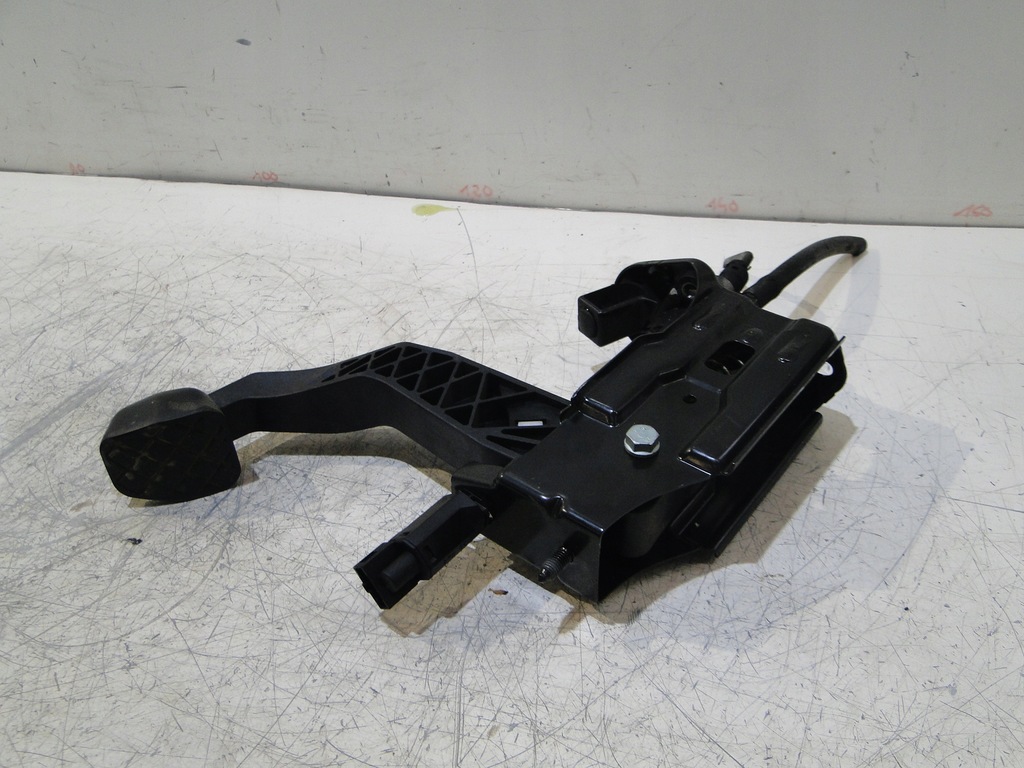 фото №6, Audi a2 1,4b 16v педаль помпа сцепления 8z1721059