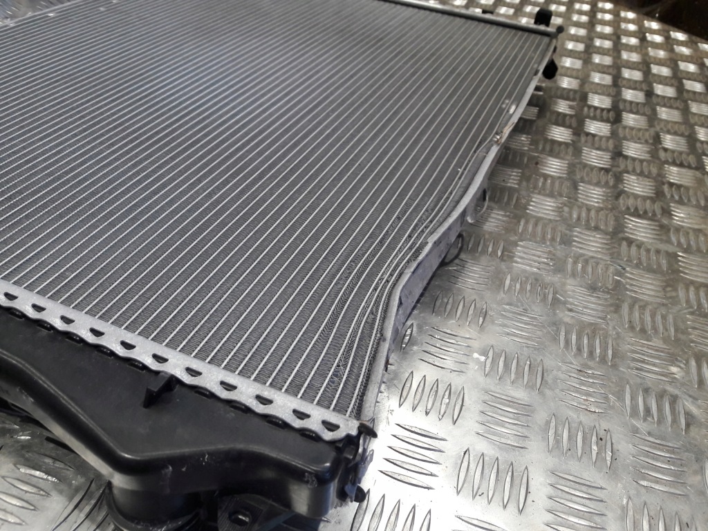 Mercedes e w213 amg радиатор воды a0995005000 Киев