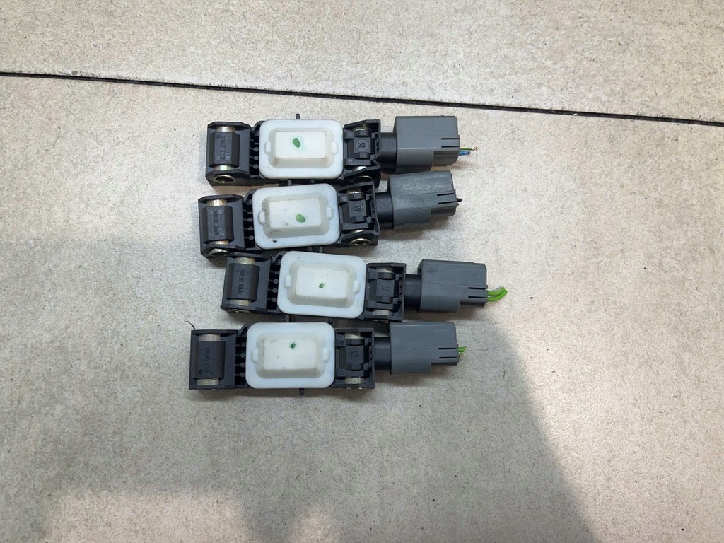 фото №6, Датчик удара pacifica 3.5 v6 04671779ab