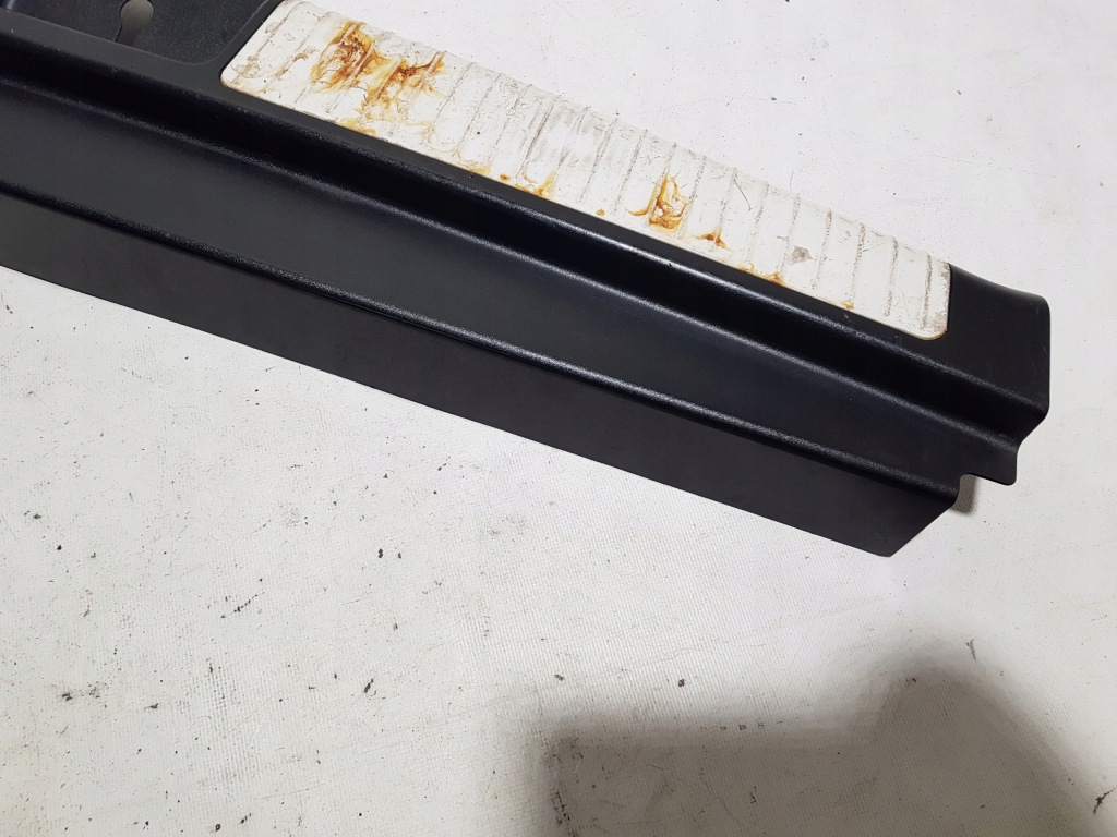 Захист молдинг поперечина поріг багажника mercedes ml w164 1646900987 Зі Шроту