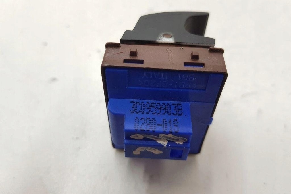 фото №8, Кнопка открывания заливной топлива vw passat b7 alltrack 365 3c0959903b