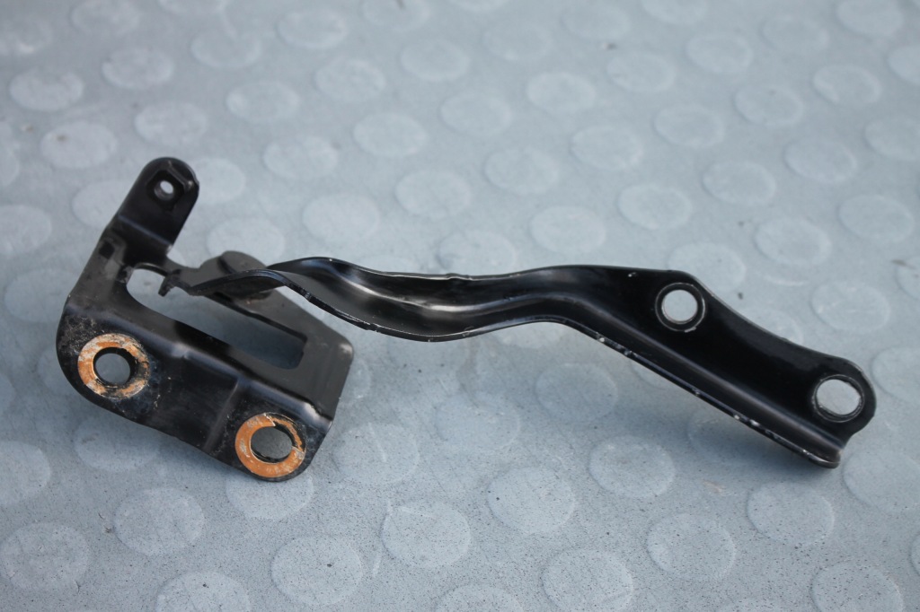 фото №1, Петля капот левый перед 202 toyota prius iii 09-15