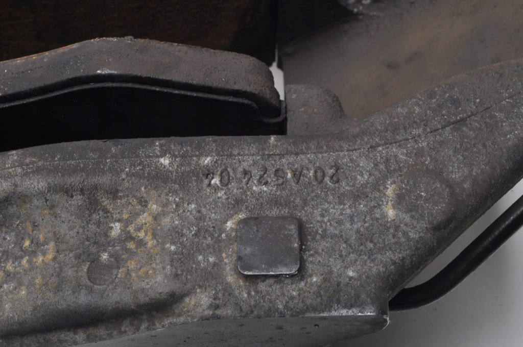 Aston martin db11 супорт гальмівний правий перед 20a52404 Ціна