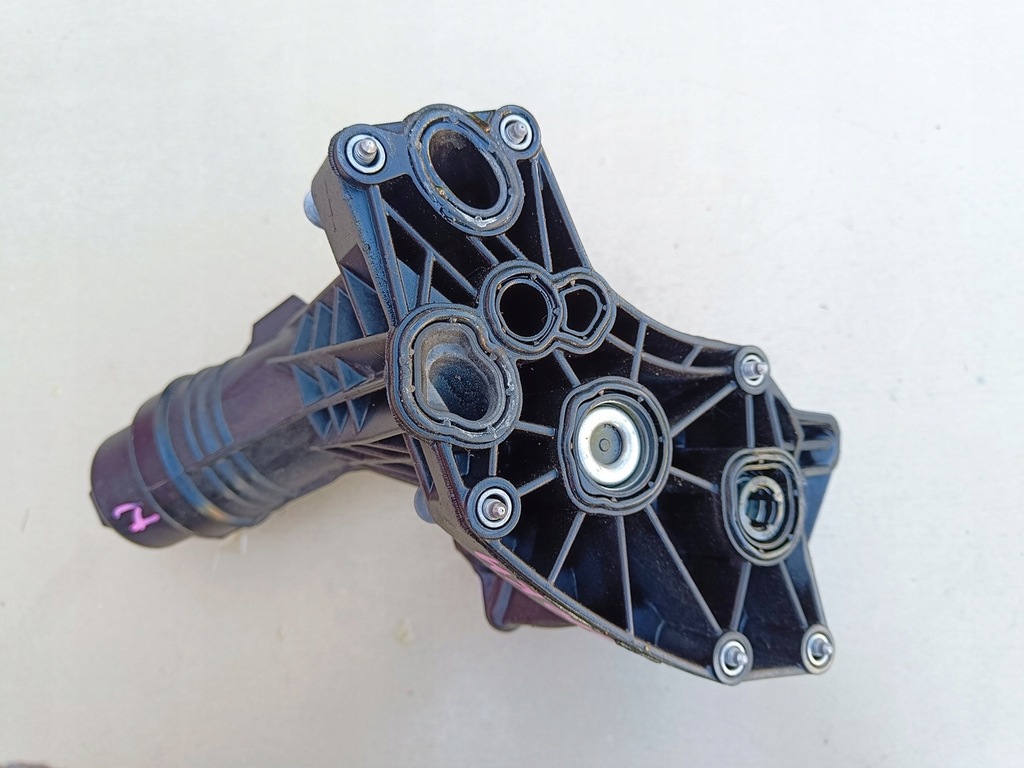 фото №5, Bmw g20 g21 g30 g31 g01 g02 радиатор основание фильтра масла 8482015