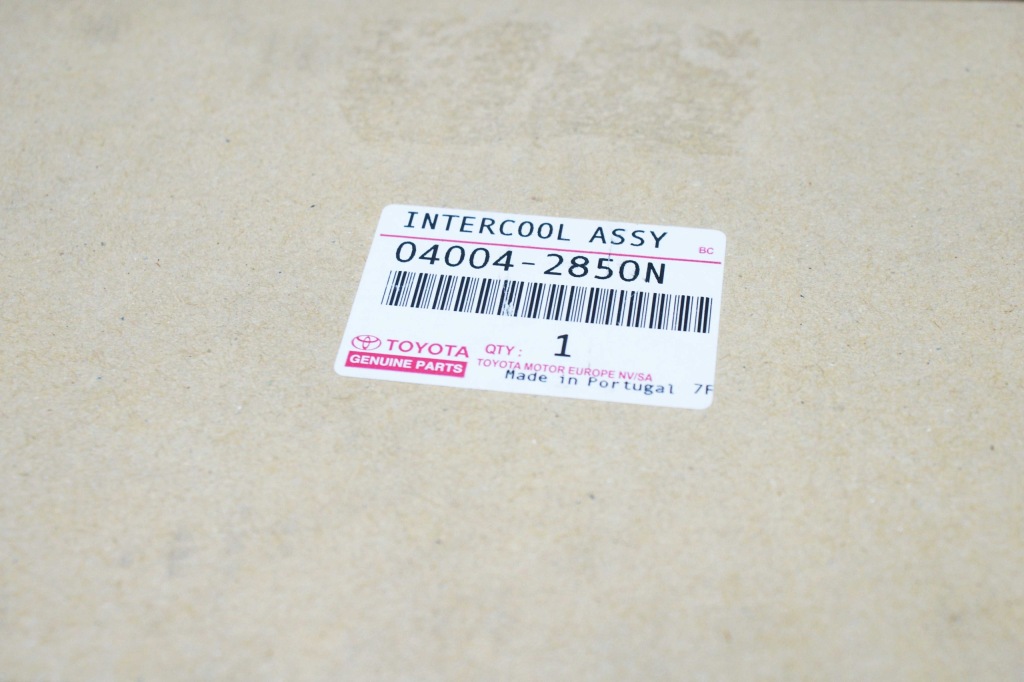 Радіатор повітря інтеркулер toyota yaris 1.4 Зі Шроту