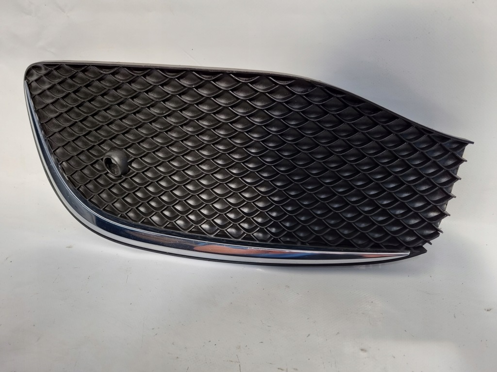 фото №1, Mercedes-benz оригинальный номер a2138851122 решётка бампера