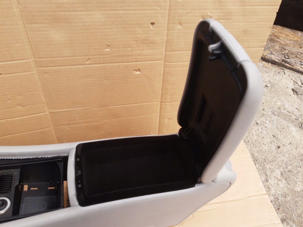 фото №9, Mercedes c w203 підлокітник тунель oriongrau a2036806550 7g64