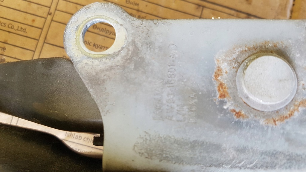 фото №5, Петля капот правий лівий jaguar xj aw93-16800-ad