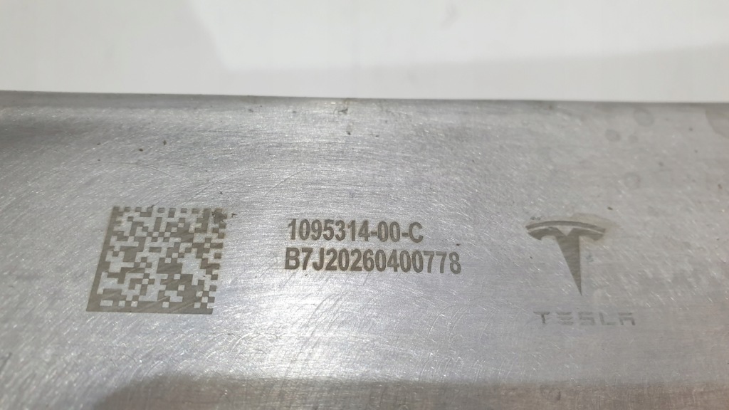 Балка усилитель бампера задняя tesla 3 1095314-00-c Оригинал