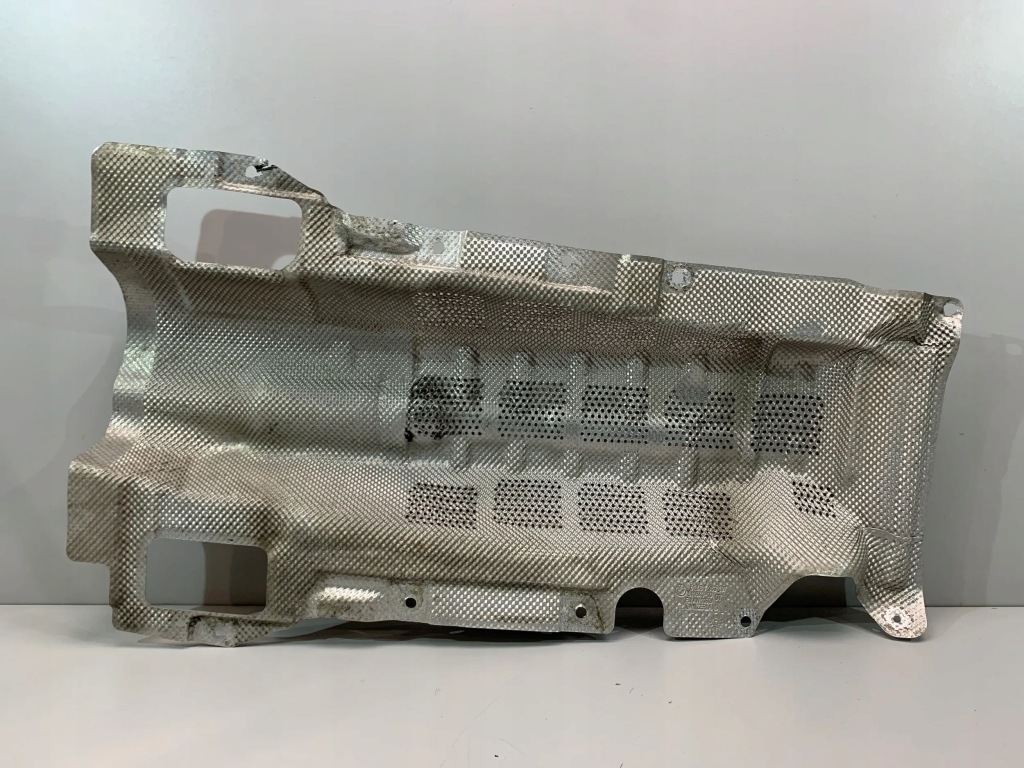 фото №1, Bmw 3 f30 330e защита тепловая выхлоп 7363197