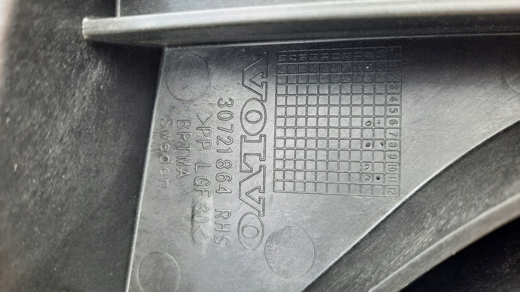 фото №6, Volvo v60 напрямна багажника права 30721864