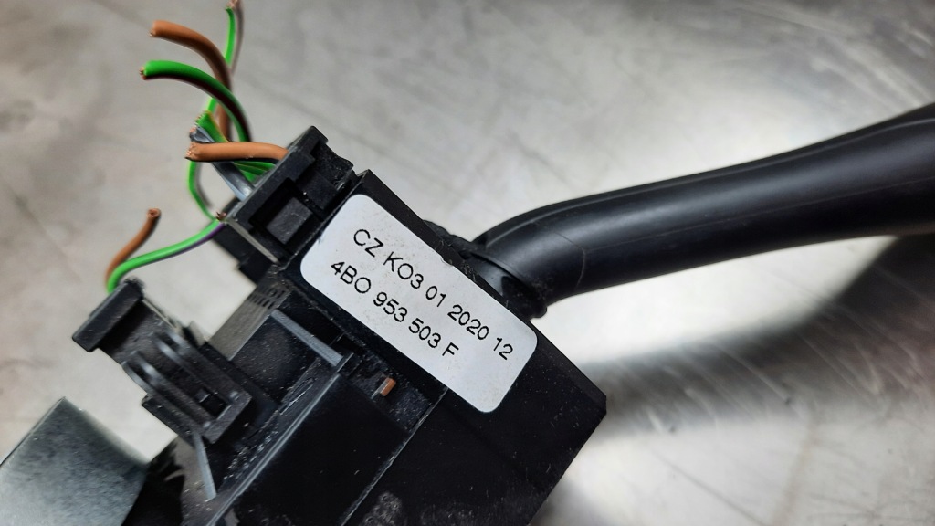 Переключатель подрулевой  8l0953513g vw golf iv 00r универсал Недорого