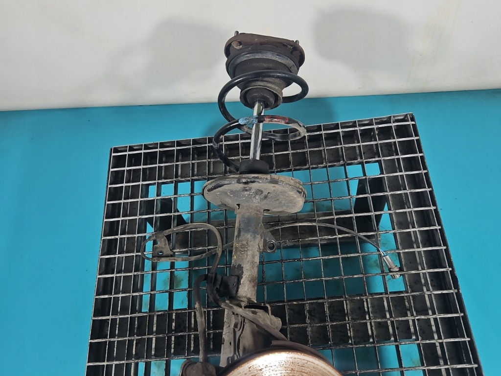 фото №1, Амортизатор перед лівий передній toyota prius ii xw20 03-