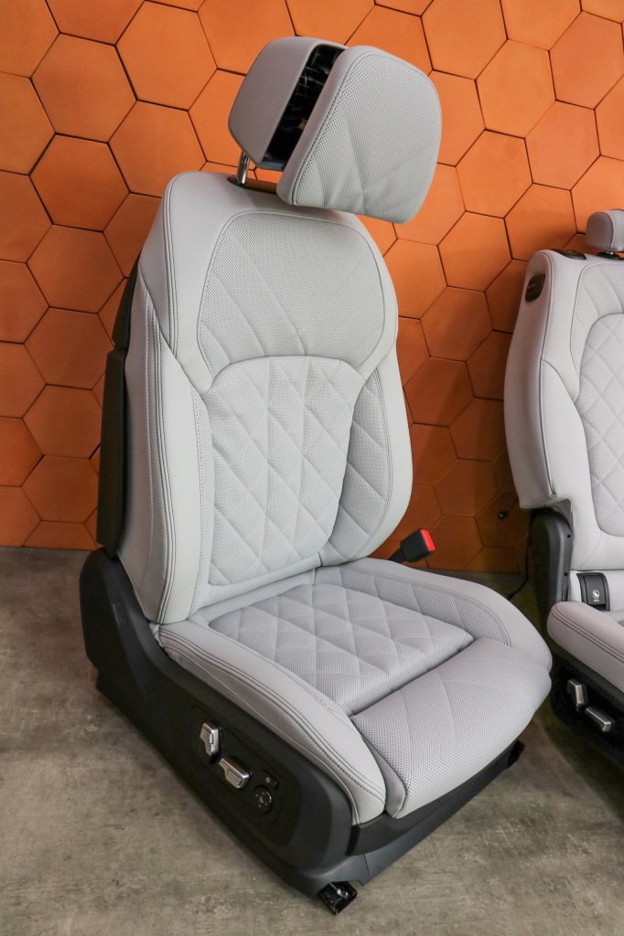 Bmw x7 g07 lci салон сиденья заднее сиденье 3 ряды память подогрев silverstone 1 km Недорого