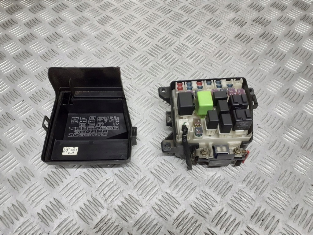 Купити Коробка запобіжників mazda 323 f 1.5 9l22