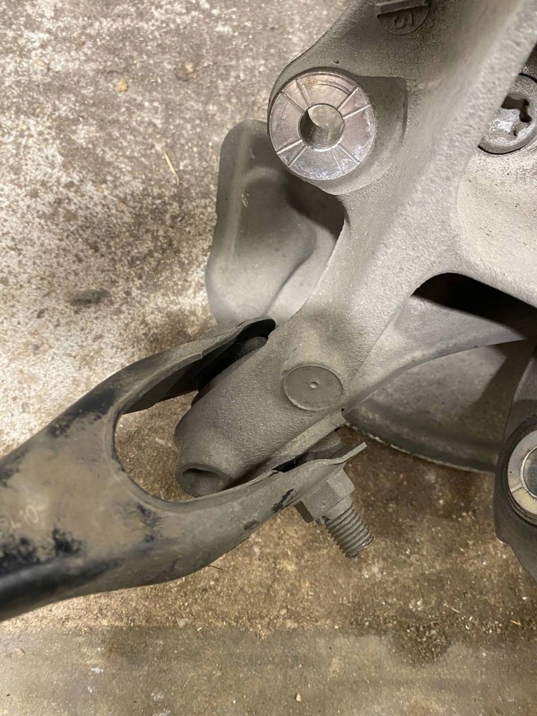 фото №8, Bmw 7 g11 g12 2016 поворотный кулак колеса заднего