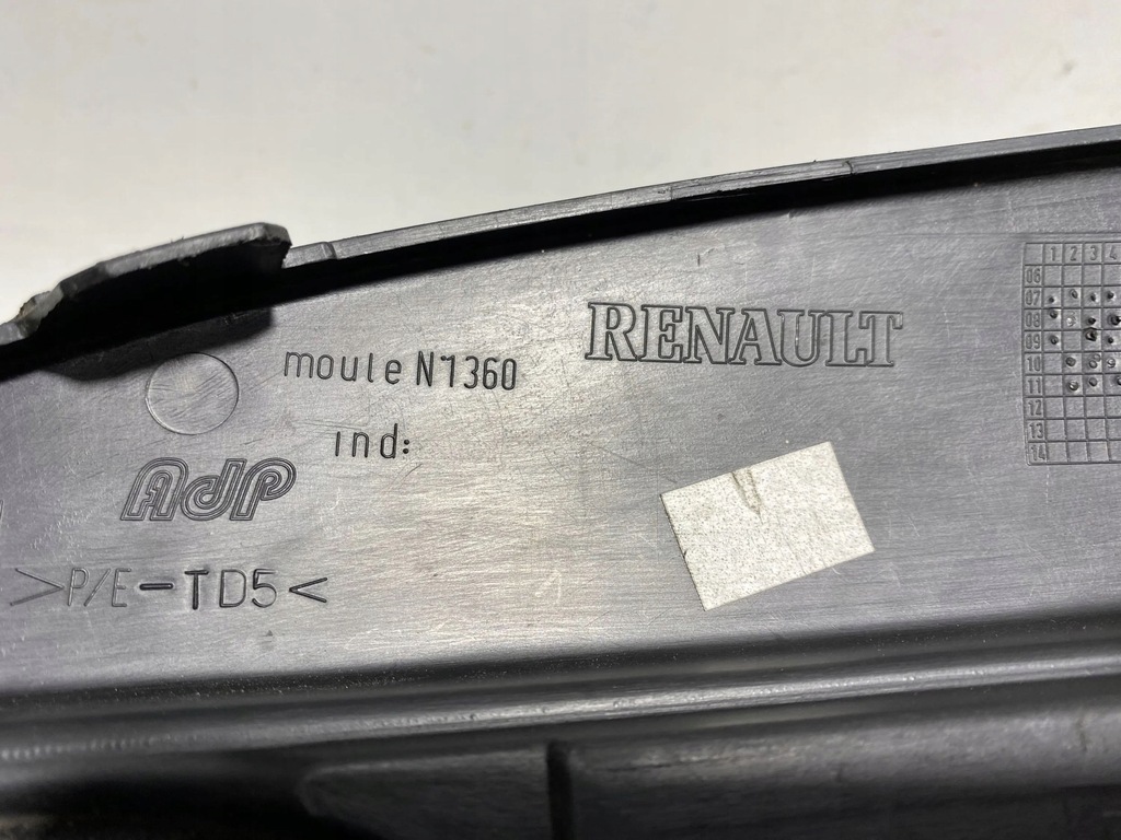 фото №14, Renault twingo ii 2008 правая сторона решётка радиатора радиатора / решётка радиатора