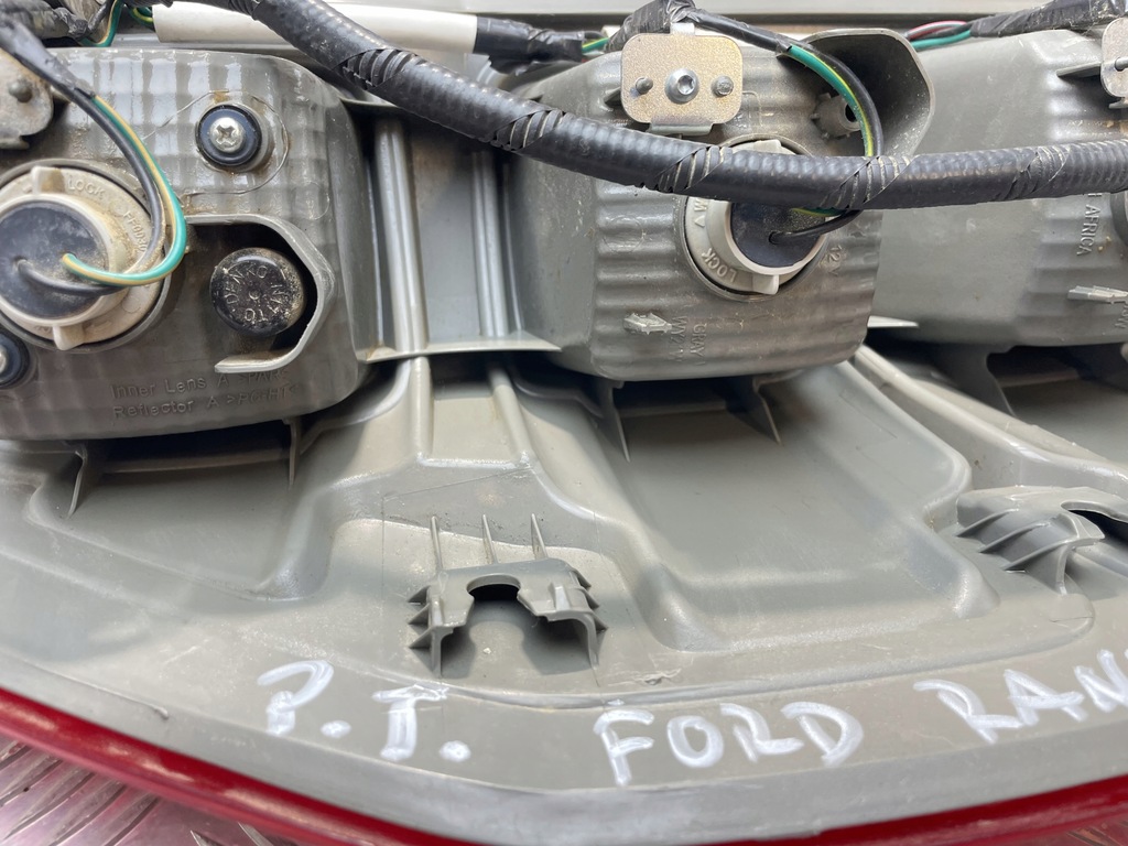 фото №13, Ford ranger лампа фара правая правый задняя db39-13405