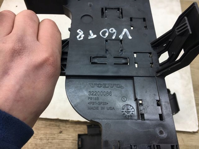 фото №5, Volvo v60 t8 клема акумулятор 31473768