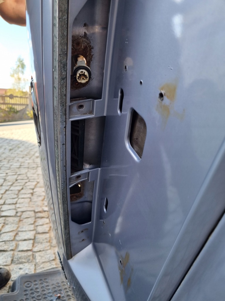 фото №10, Hyundai trajet задня кришка багажника багажника si