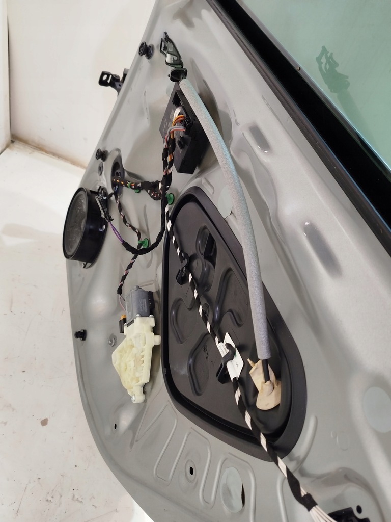 фото №8, Дверь правый задняя vw passat b8 kombi lb7w полный , оригинал