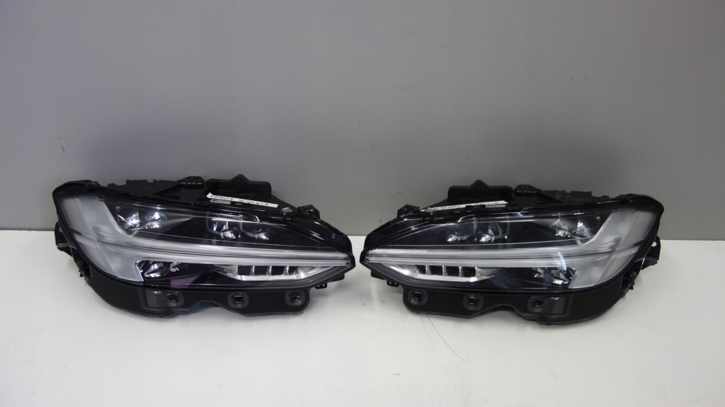 фото №1, Volvo s90 v90 лампа лампи led uk 31655730 31