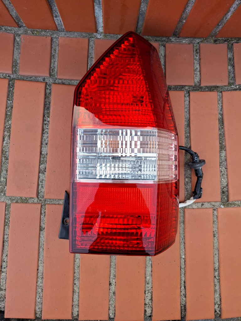 фото №1, Mitsubishi space wagon 98-05 лампа задняя задняя правая