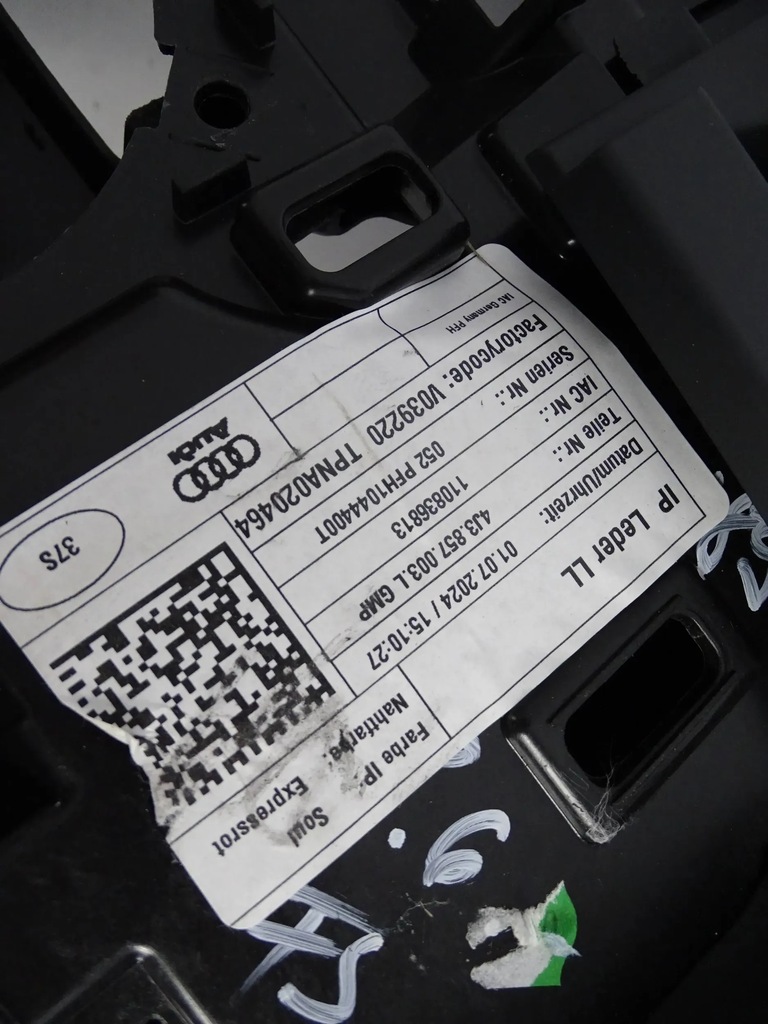 фото №7, Приборная панель консоль audi e-tron gt rs 4j3 4j3857003l czerwona nić