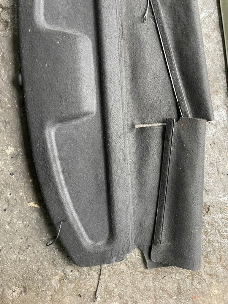 фото №3, Toyota yaris ii полка багажника