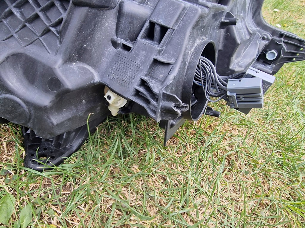 фото №11, Volvo v60 2017 правая сторона лампа передняя 32314179