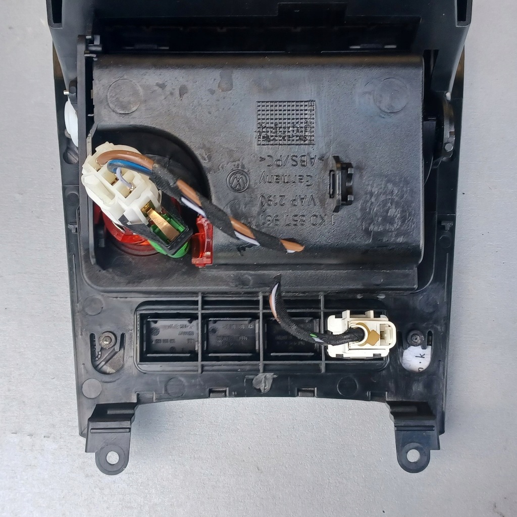 фото №7, Vw golf v попільничка бардачок перед 1k0857961