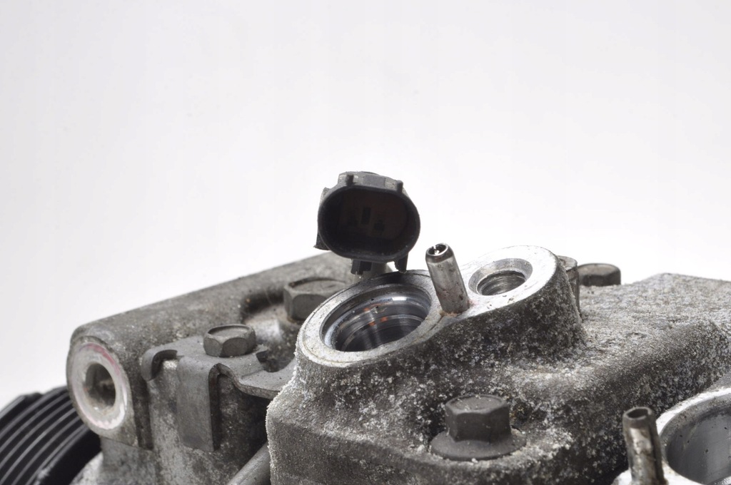 фото №7, Mercedes w212 5.5 amg компрессор кондиционера