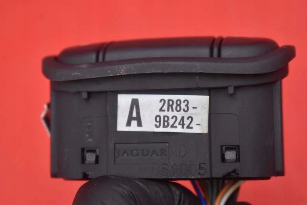 фото №8, Выключатель кнопка открывания крышка топлива 2r83-9b242 jaguar s-type 04-08