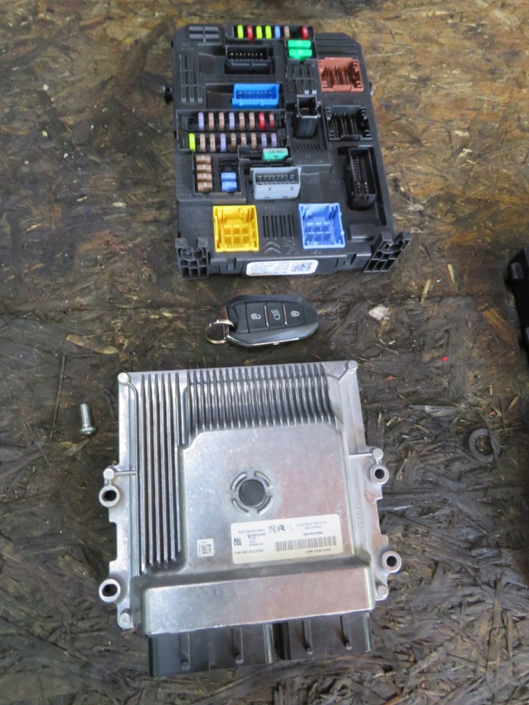 фото №1, Набор стартовый peugeot 208 9834609880