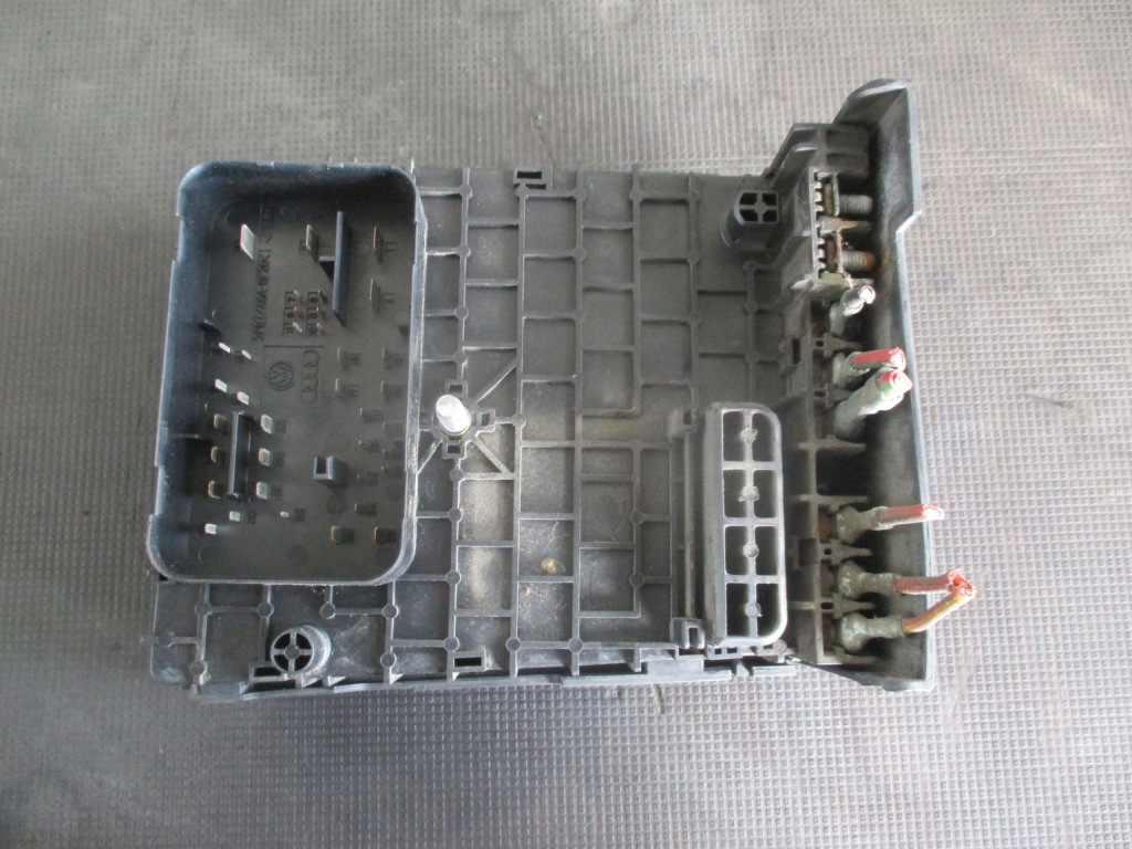 Коробка запобіжників 3c0973125 vw passat b6 06-14 r. Оригінал