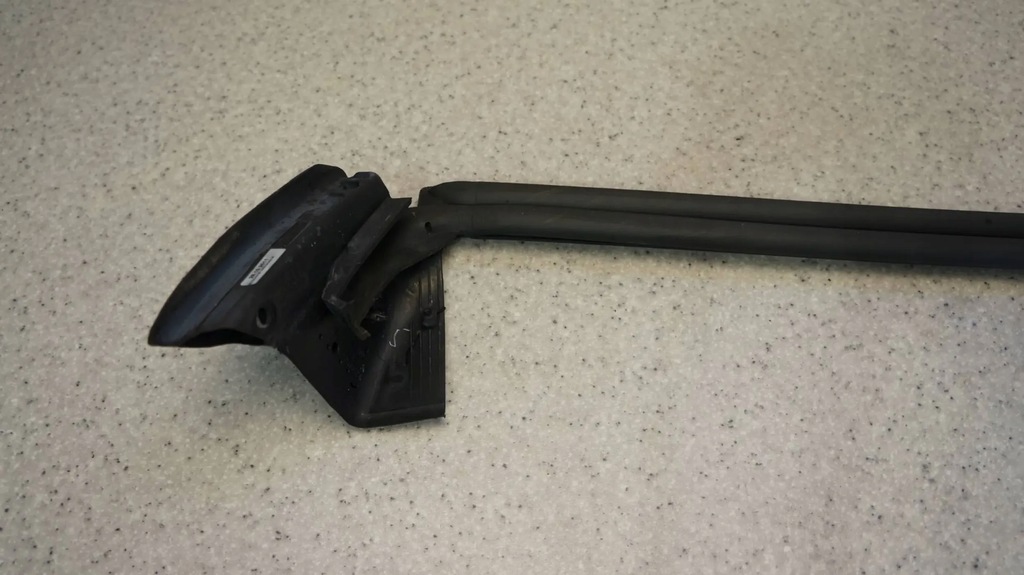 фото №9, Прокладка молдинг скло права перед a1727200824 mercedes slk w172 r172