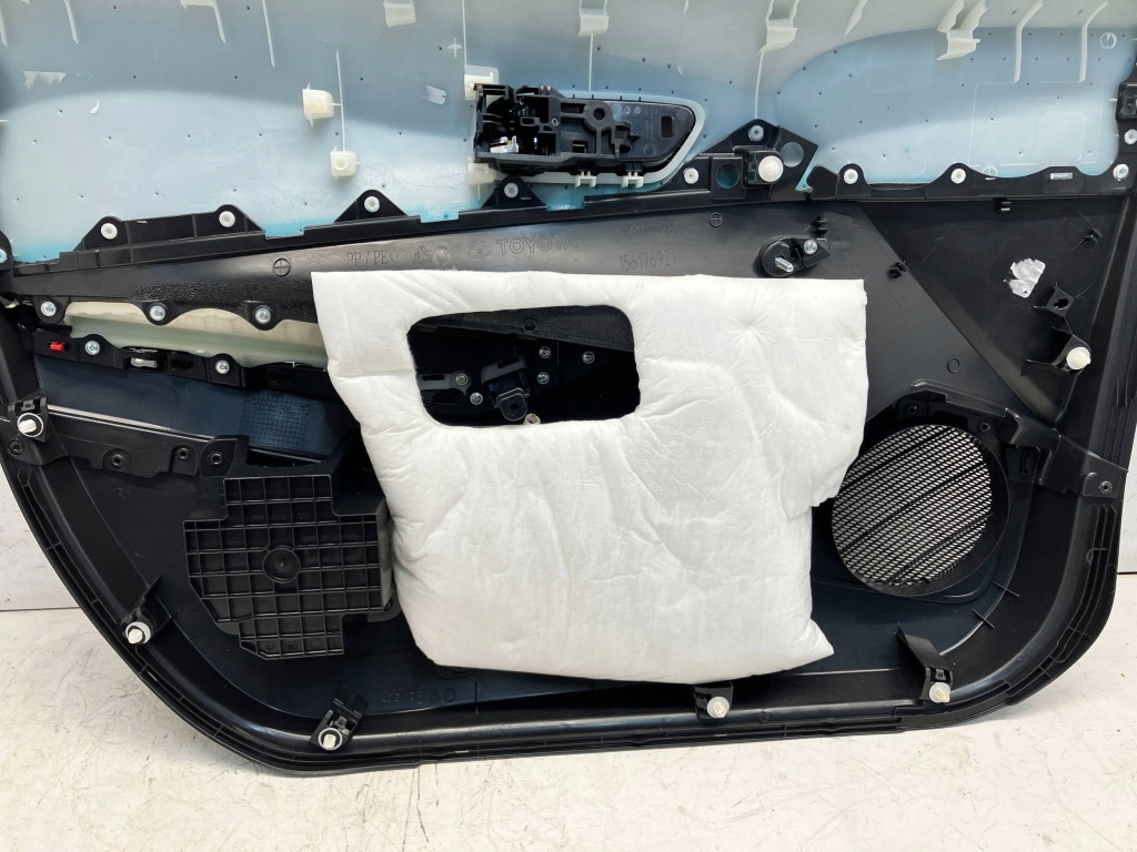 фото №11, Corolla e21 обшивка обивка дверь передних правый перед тканевый