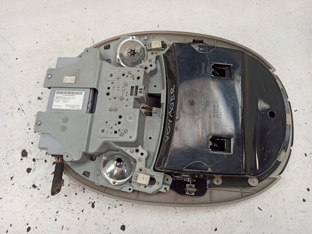 фото №13, Chrysler оригинальный номер voyager iv бардачок верхний лампа потолочный 04685699ac