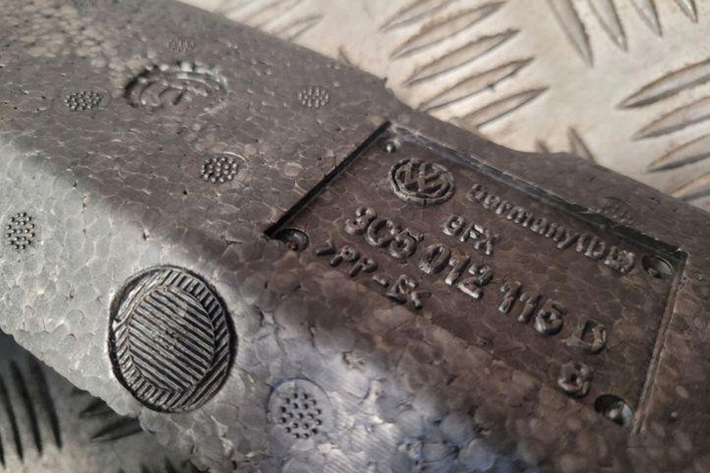 фото №9, Піна багажника vw passat cc 357 3c5012115d 2.0l дизель 103kw 2015