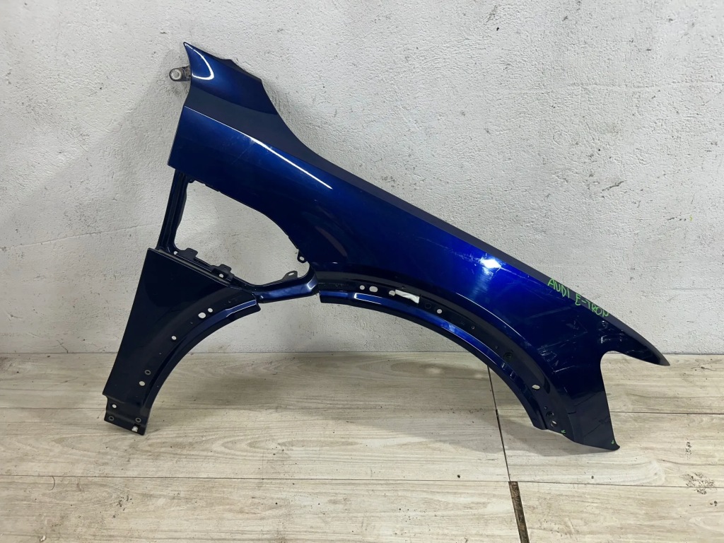 Купить Audi e-tron 4ke крыло правый
