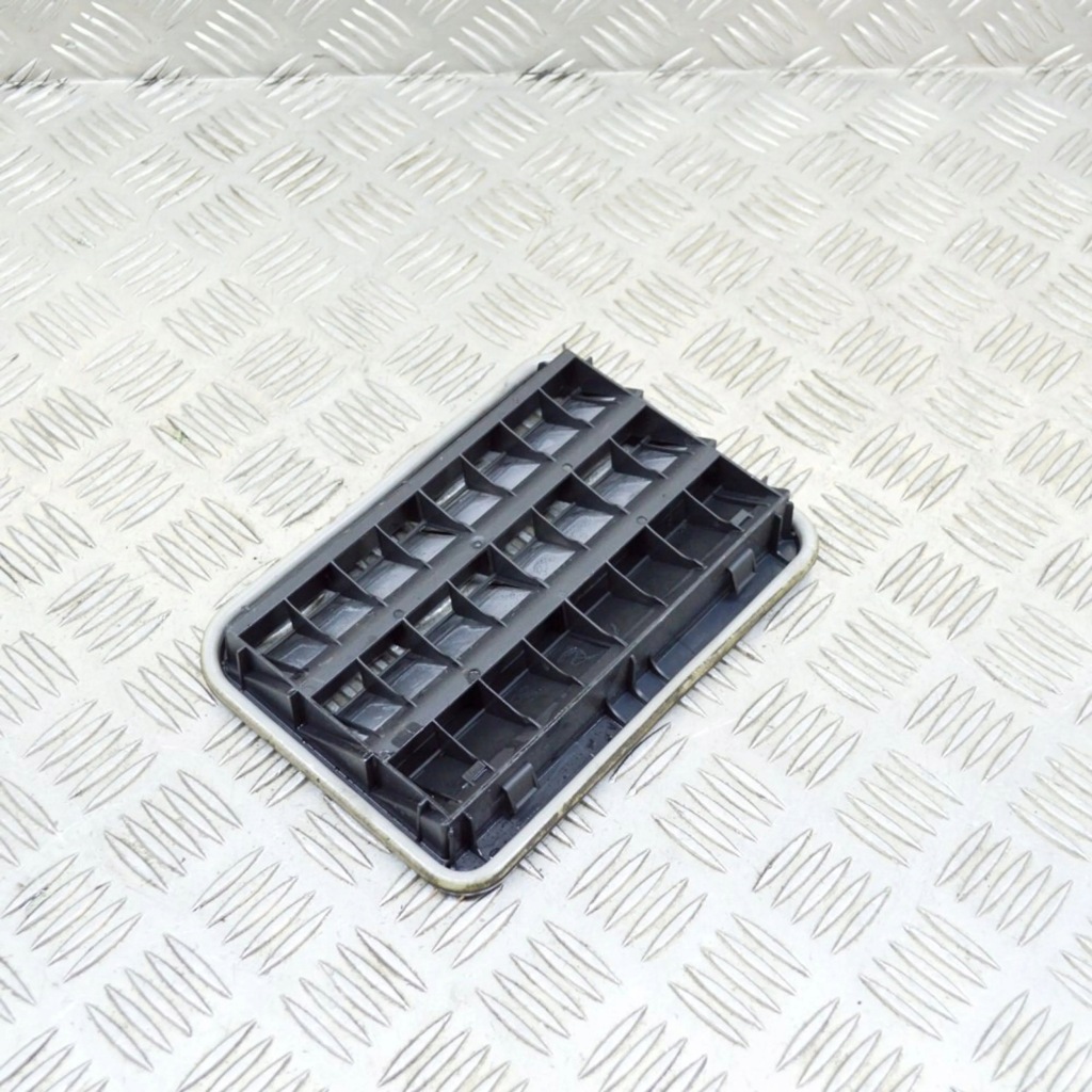 Bmw 5 g30 g31 2017 решітка вентиляційна під  бампером заднім в Україні