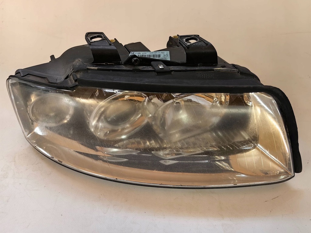 фото №1, Audi a4 b6 8e - лампа линза правая cała polecam