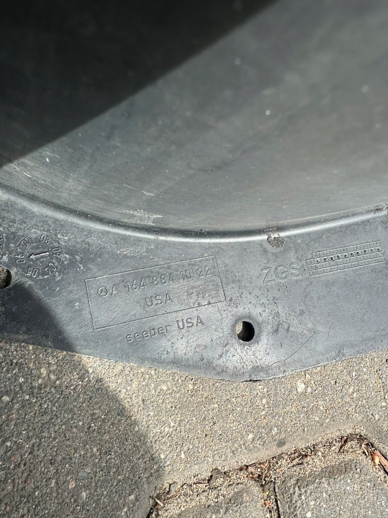 Подкрылок правый перед, правое передние mercedes ml w164 6.3 полный Киев