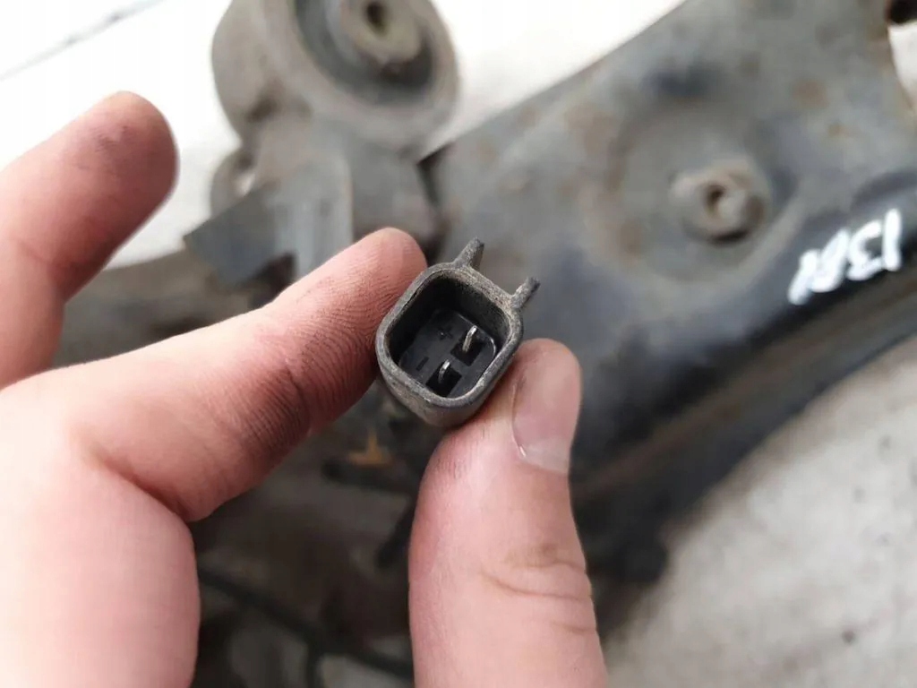 Поворотный кулак задняя левая fiat freemont 345_ 04779908ab 1.96l дизель 2013 Цена