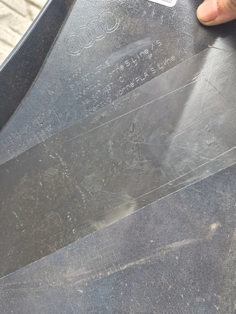 Бампер передній перед audi q5 sq5 8ma807437b решітка радіатора чорний в Україні