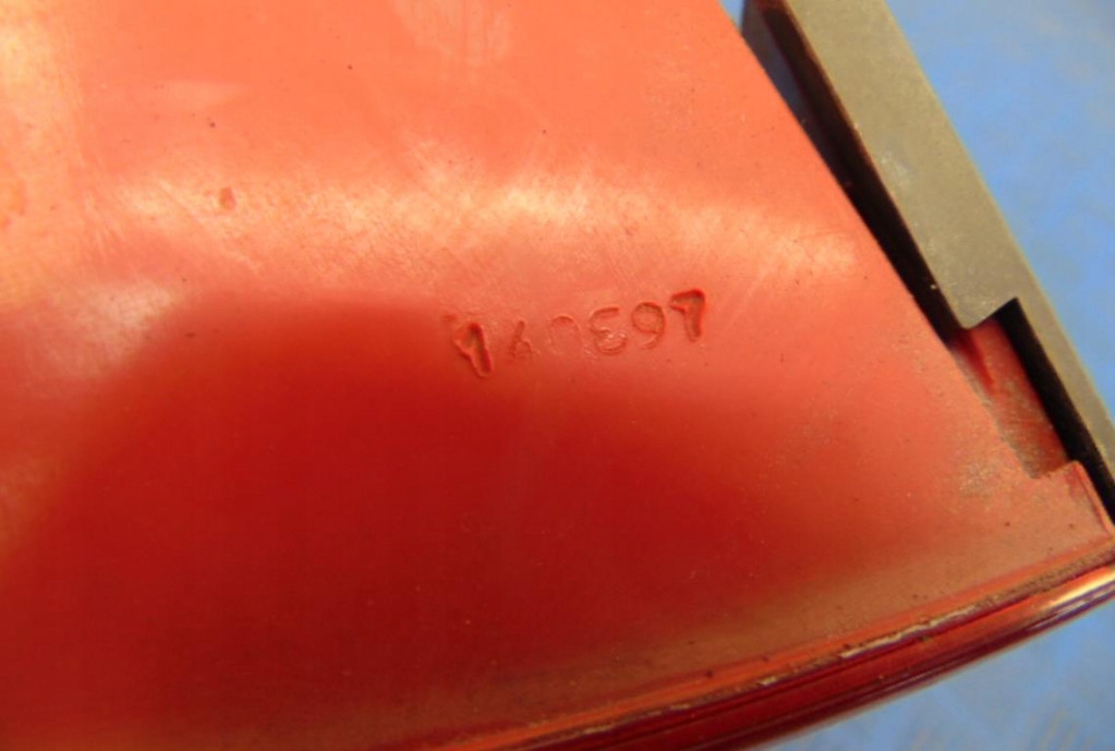 Audi a4 b5 sedan лампа задняя правая Киев