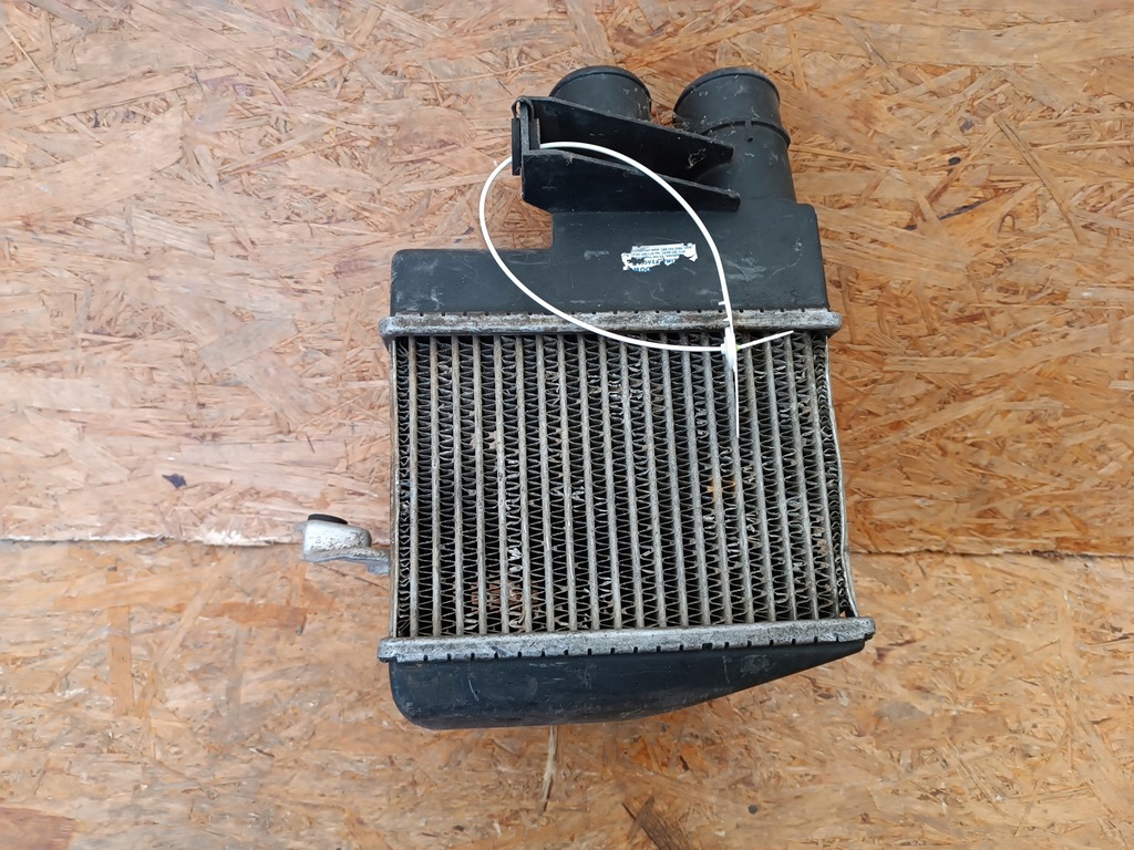 фото №8, Интеркулер радиатор воздуха mitsubishi carisma 96- 1.9 дизель mr187657