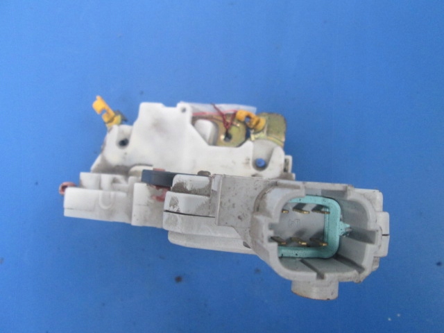 фото №3, Primera p11 замок двері лівий перед 6pin